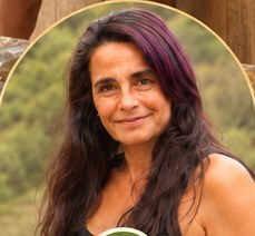 Retrato de Yenira, facilitadora de YogiDetox